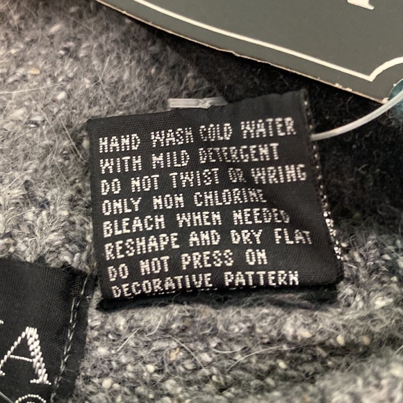 Vintage DeadStock UNO& UNA Silk Angora Rabbit Blend Beaded Leaf Accent Sweater - Picture 9 of 10